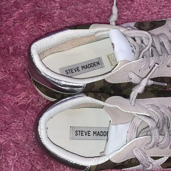 Steve Madden Star Army Fatigue Camo Sneakers - Picture 5 of 8